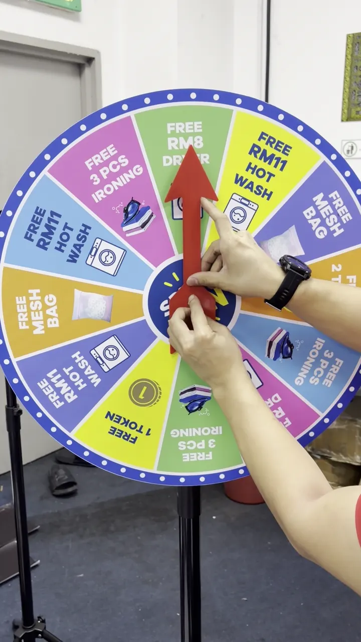 Red arrow being secured at the centre of the wheel