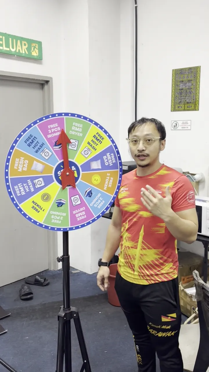 The completed centre-arrow lucky spin wheel and stand after assembly