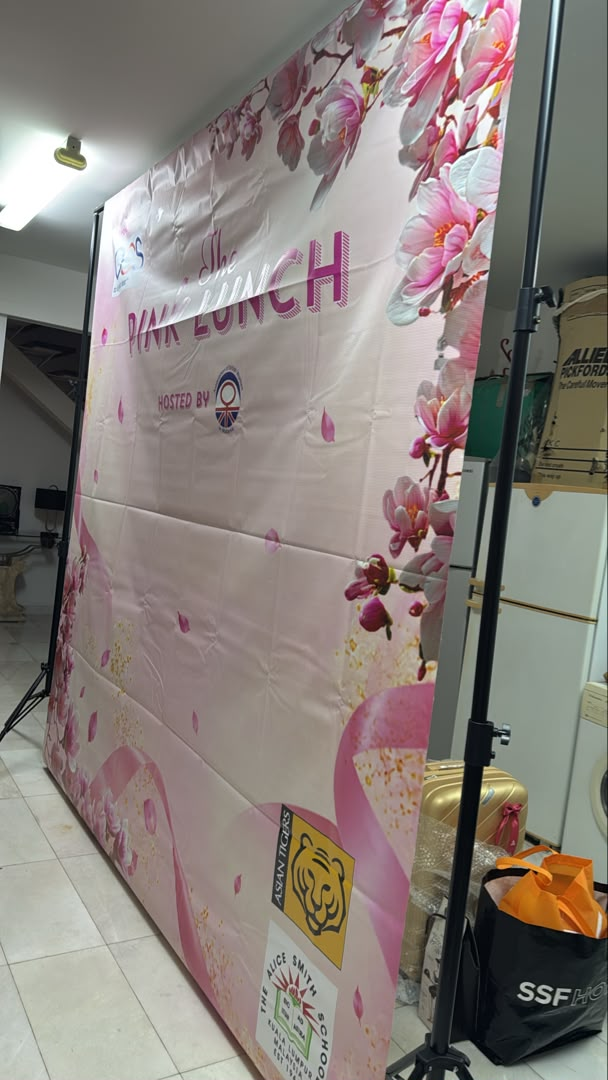 How to Smooth Wrinkles in a Vinyl Banner